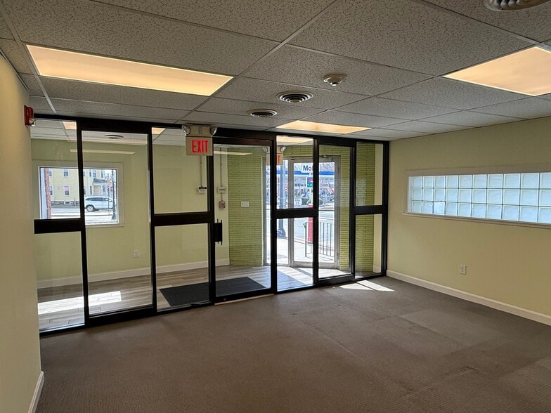 More Photos Of 838 Moody St, Waltham Warehouse For Lease