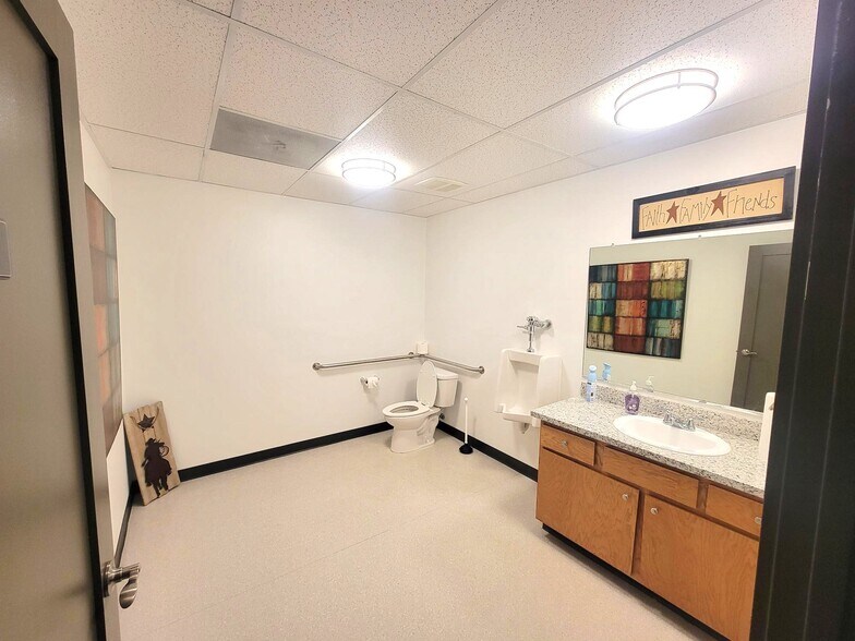 More Photos Of 1611 S Geiger Blvd, Spokane Industrial For Sale