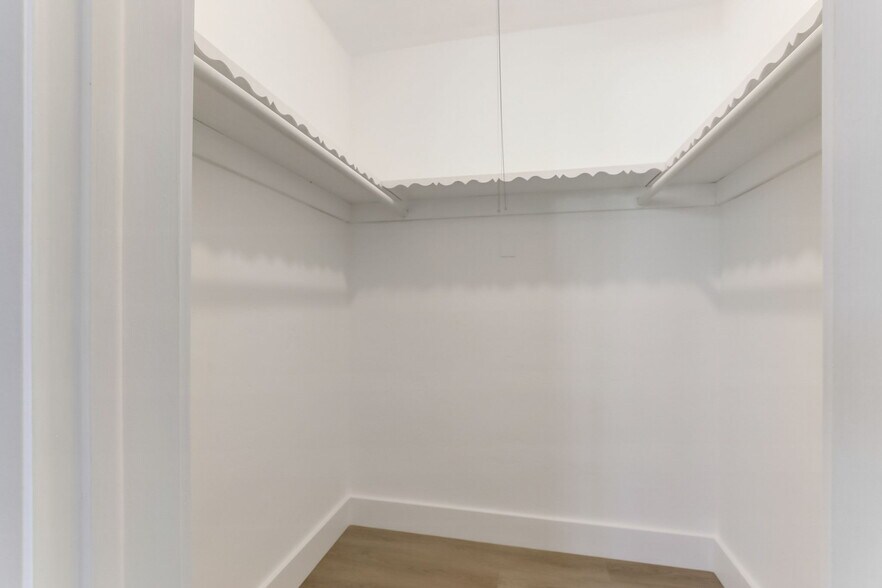 More Photos Of 2121 NE 51st Ct, Fort Lauderdale Apartments For Sale