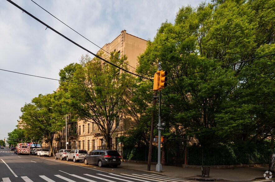 More Photos Of 277 Brook Ave, Bronx Apartments For Lease