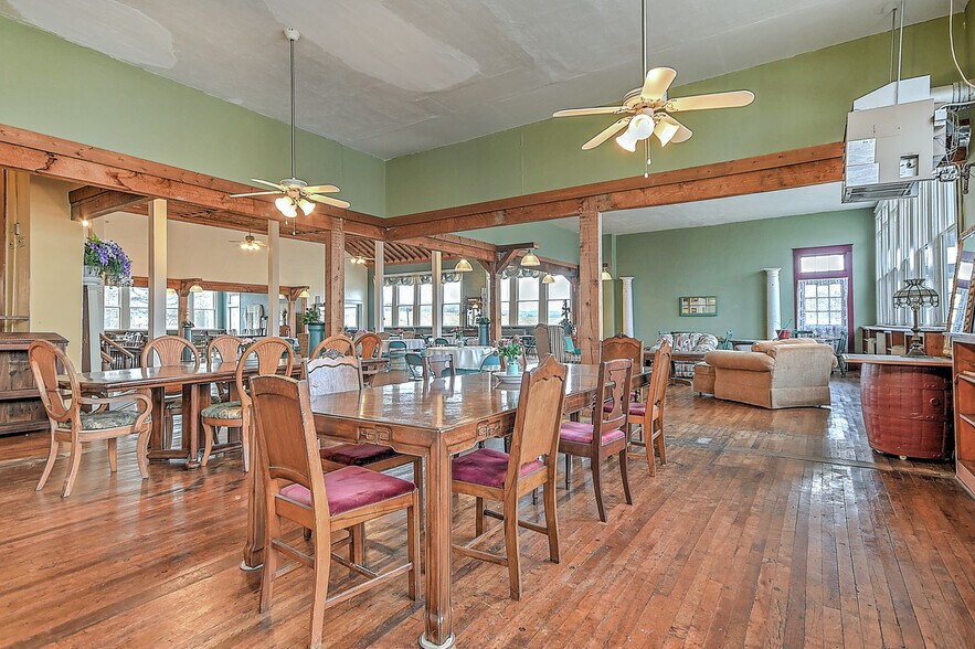 More Photos Of 19407 Bethel Rd, Abingdon Flex For Sale