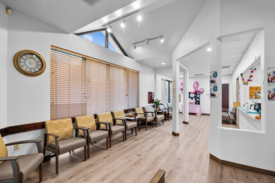 More Photos Of 10611 W Fairmont Pky, La Porte Medical For Lease