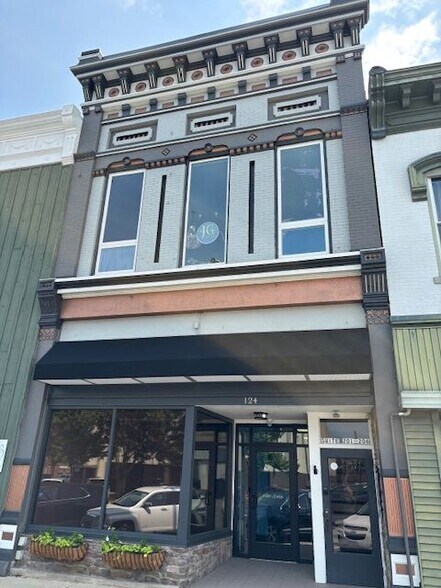 More Photos Of 124 N Main Ave, Sidney Flex For Lease