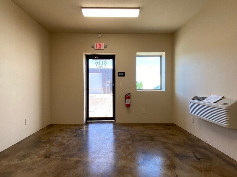 More Photos Of 8116 Silver Crossing, Oklahoma City Warehouse For Lease