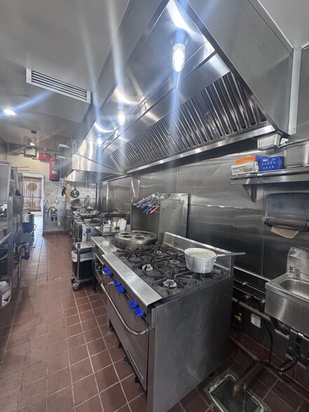 More Photos Of 349 N La Cienega Blvd, Los Angeles Restaurant For Lease