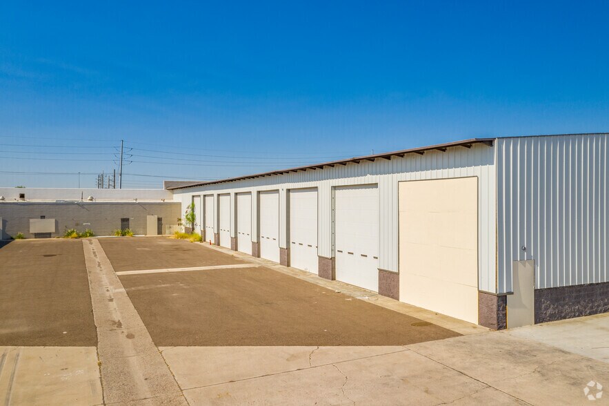 More Photos Of 2600 W McDowell Rd, Phoenix Service For Lease