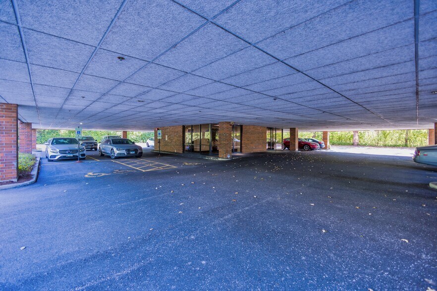 More Photos Of 619 Enterprise Dr, Oak Brook Medical For Lease