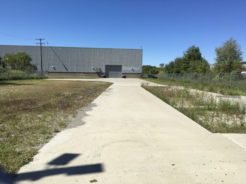 More Photos Of 1400 Front St, Warren Warehouse For Lease