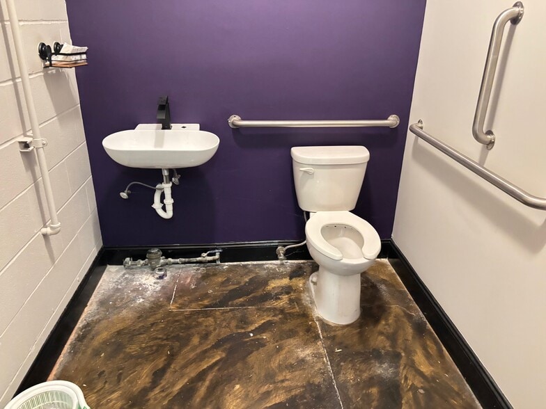 More Photos Of 1905 Rice Rd, Matthews Unknown For Lease