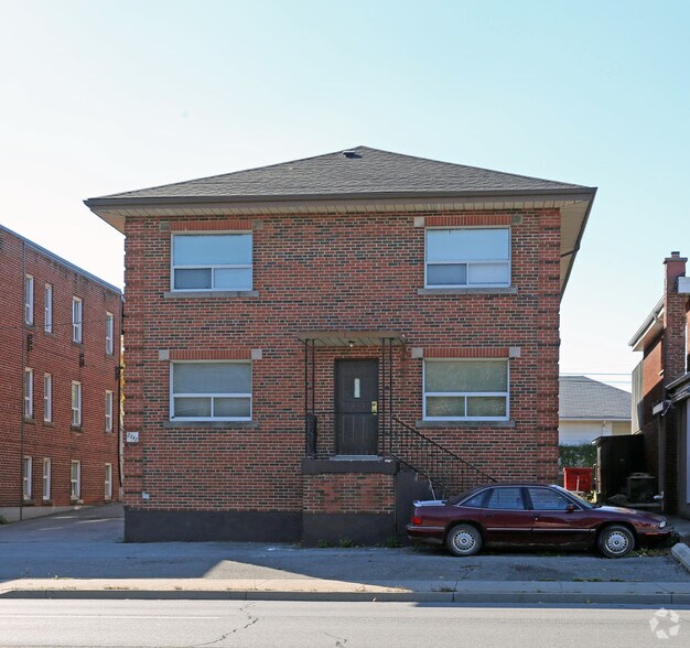 More Photos Of 2342 King St E, Hamilton Apartments For Sale