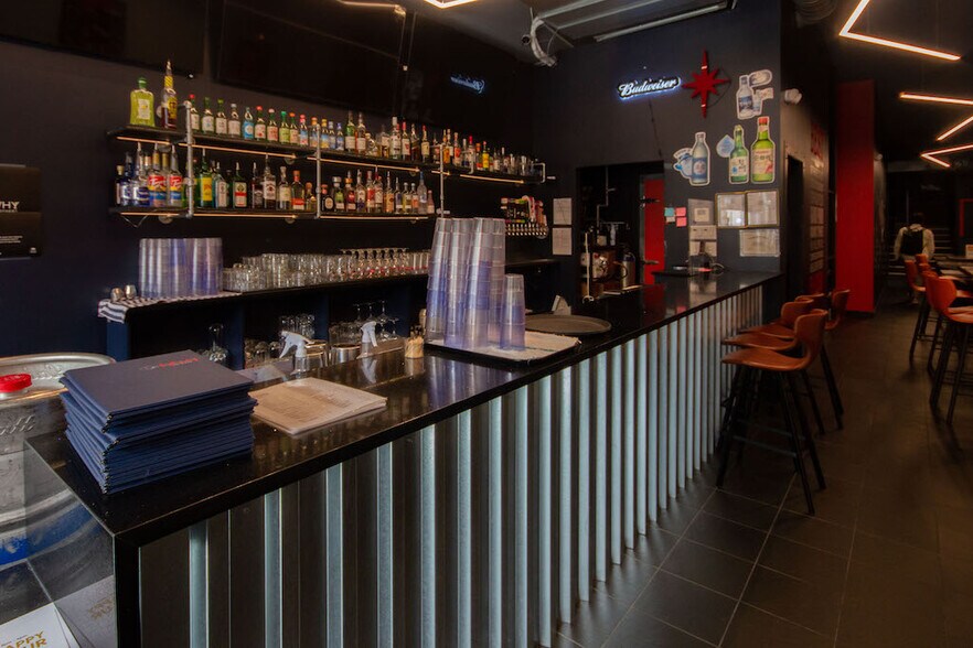 More Photos Of 1033 Granville St, Vancouver Apartments For Sale