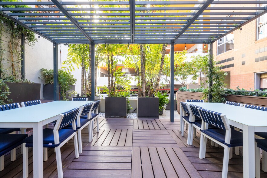 More Photos Of 1451-1457 3rd Street Promenade, Santa Monica Loft Creative Space For Lease