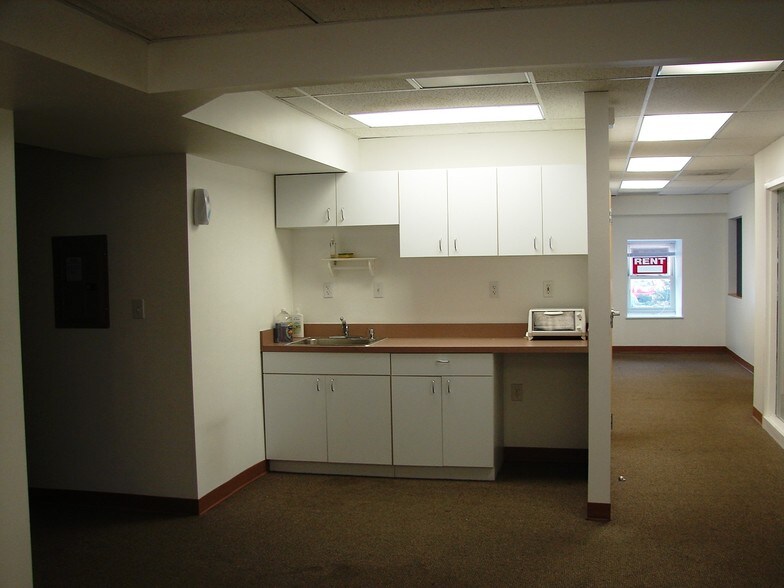 More Photos Of 15720-15754 Crabbs Branch Way, Rockville Showroom For Lease