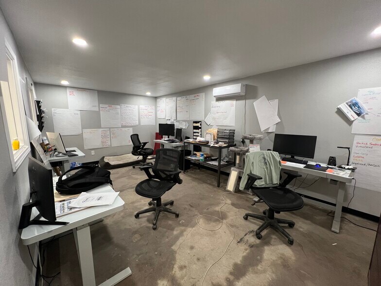 More Photos Of 426 Rose Garden Dr, McKinney Warehouse For Lease