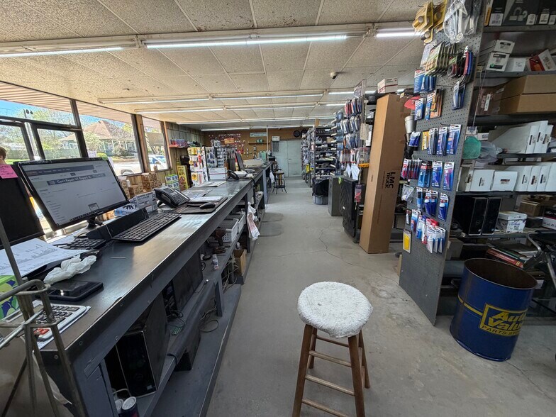 More Photos Of 601 W Lacy St, Palestine General Retail For Sale