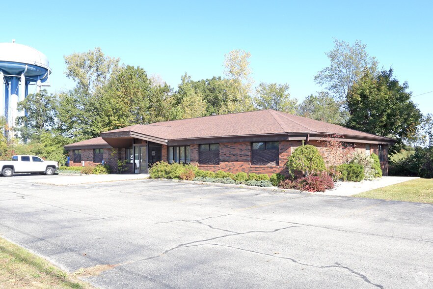 Primary Photo Of 1500 N Main St, Lapeer Medical For Sale