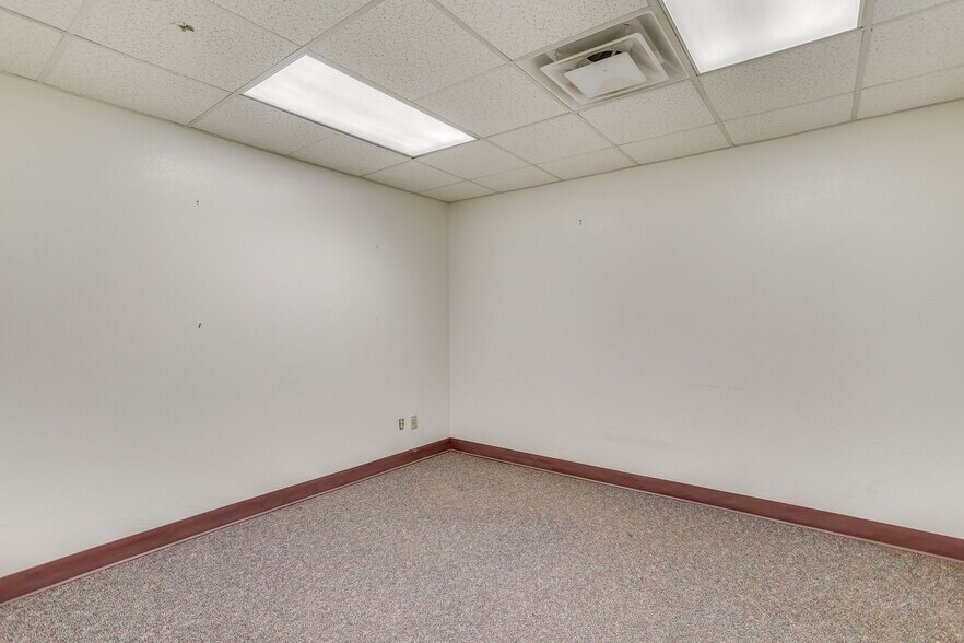 More Photos Of 1065 W Magnolia Ave, Fort Worth Office For Lease