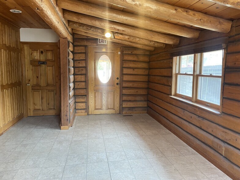 More Photos Of 115 Phillips St, Canyonville General Retail For Sale