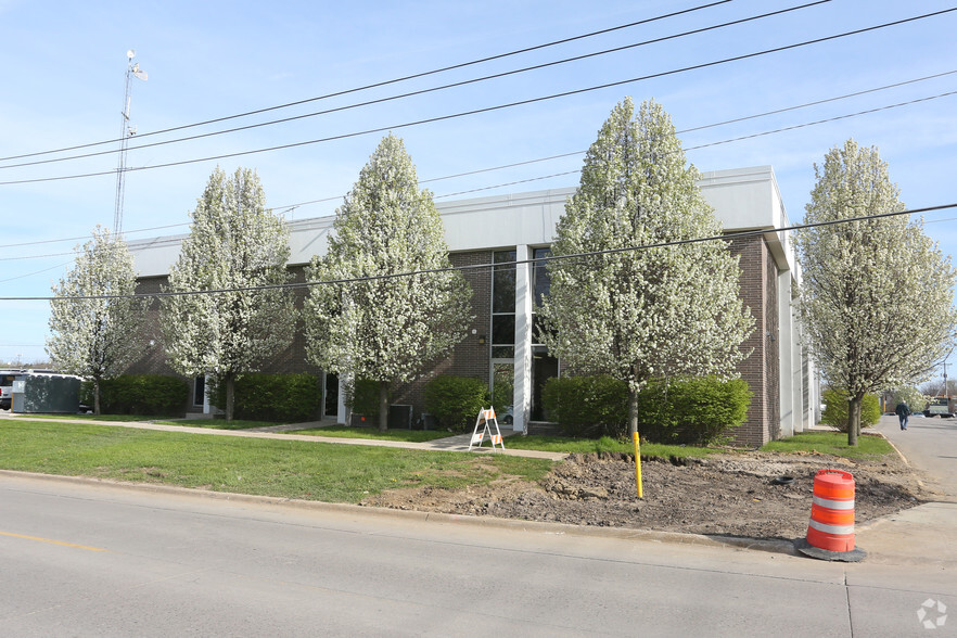 Primary Photo Of 520 S Pierce Ave, Mason City Medical For Sale