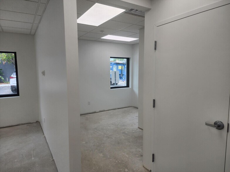 More Photos Of 2942-2958 1st Ave N, Saint Petersburg Office For Lease