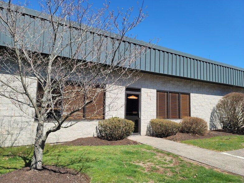 More Photos Of 362 Industrial Park Rd, Middletown Warehouse For Sale