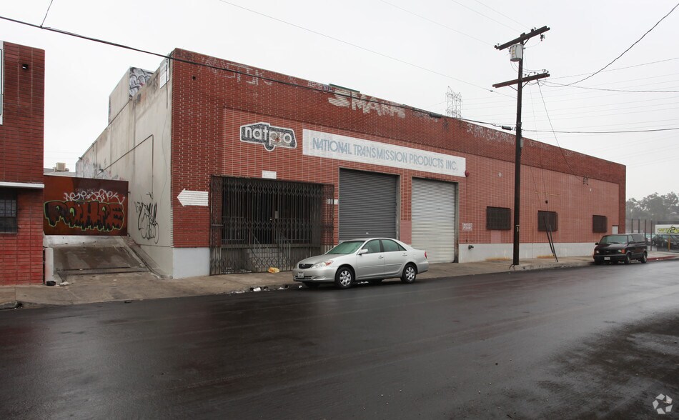 More Photos Of 2463 E 8th St, Los Angeles Manufacturing For Lease