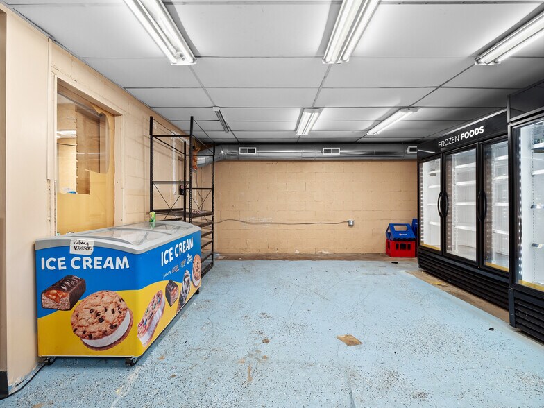 More Photos Of 2915 Calhoun, Fort Wayne Storefront For Sale