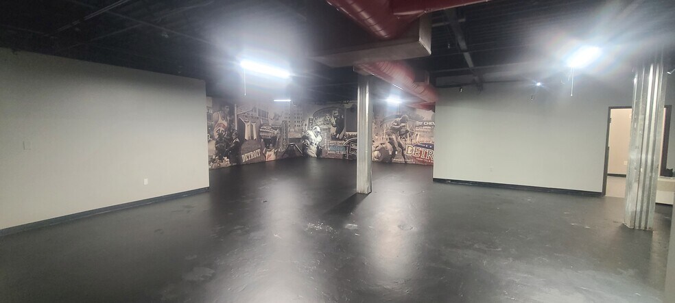 More Photos Of 18830 Woodward Ave, Detroit General Retail For Lease