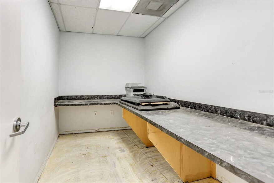 More Photos Of 875 Lakeview Dr, Deland Warehouse For Sale