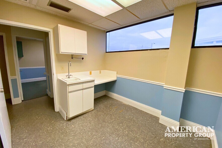 More Photos Of 201 4th Ave, Bradenton Medical For Sale
