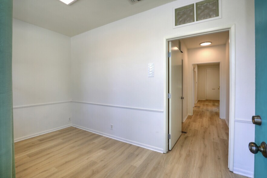 More Photos Of 5973 Encina Rd, Goleta Medical For Lease
