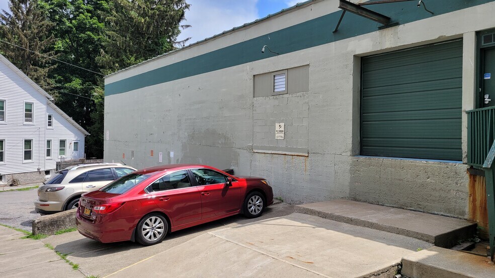 More Photos Of 35 High St, Poughkeepsie Warehouse For Lease