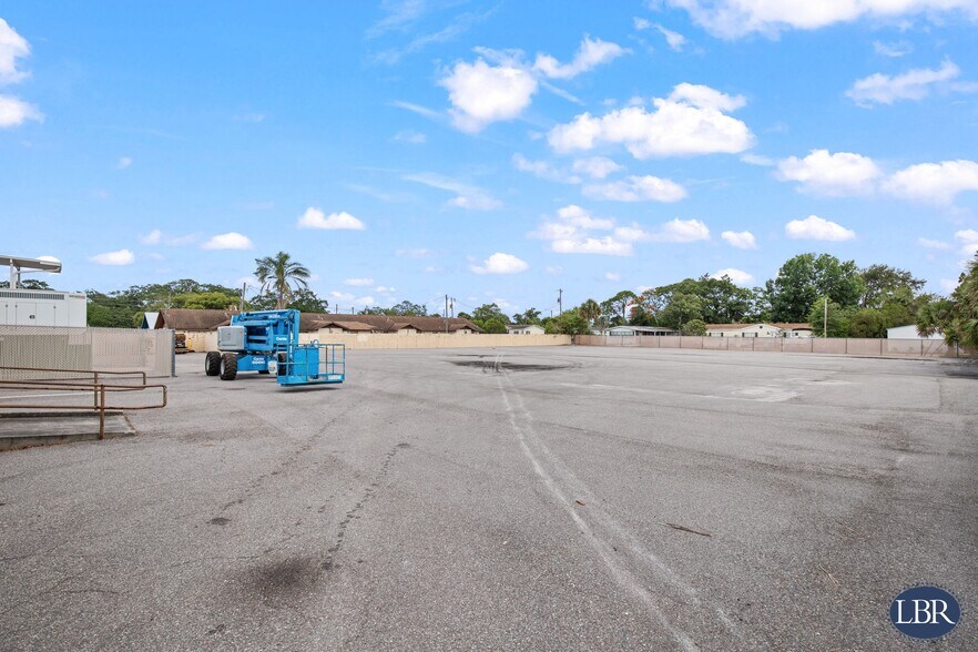 More Photos Of 185 Barton Blvd, Rockledge Storefront For Lease