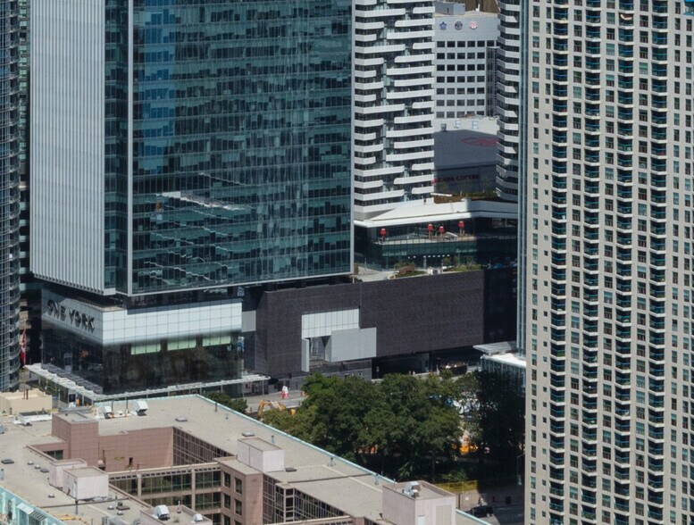 More Photos Of 1 York St, Toronto Storefront For Lease