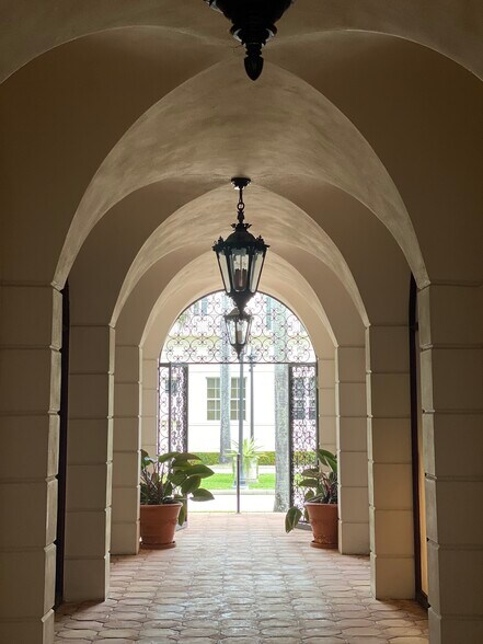 More Photos Of 440 Royal Palm Way, Palm Beach Office For Lease