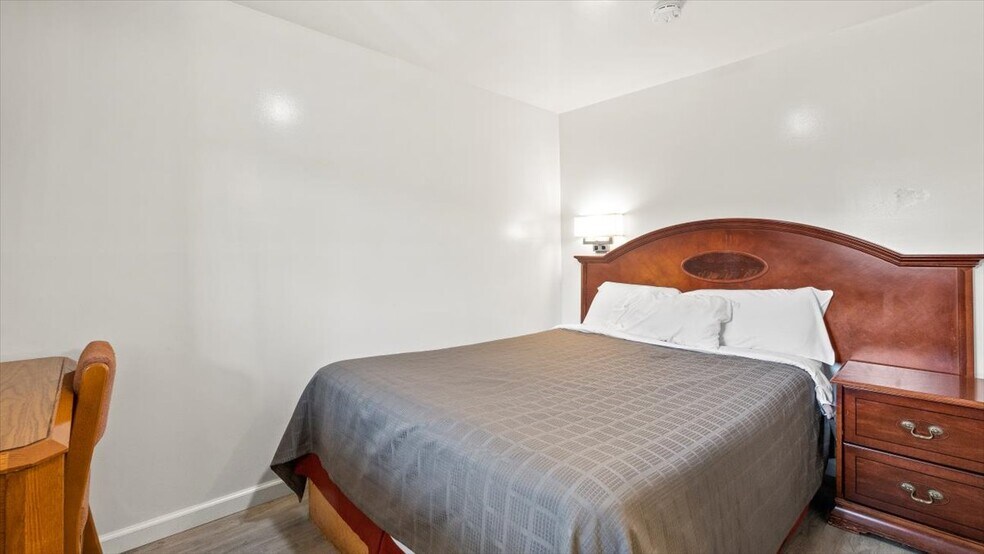 More Photos Of 5 Canada St, Lake George Hotel For Sale