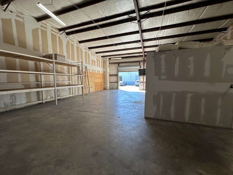 More Photos Of 2164 Platinum Rd, Apopka Light Distribution For Lease