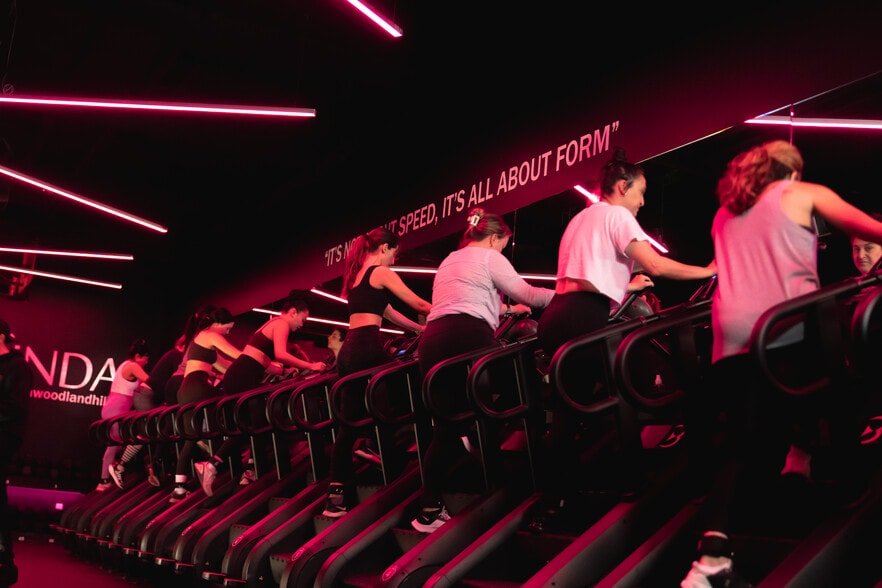 More Photos Of 20929 Ventura Blvd, Woodland Hills Unknown For Lease