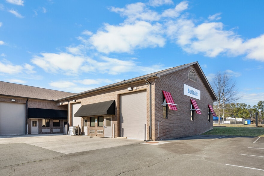More Photos Of 5121 Neal Rd, Durham Warehouse For Lease