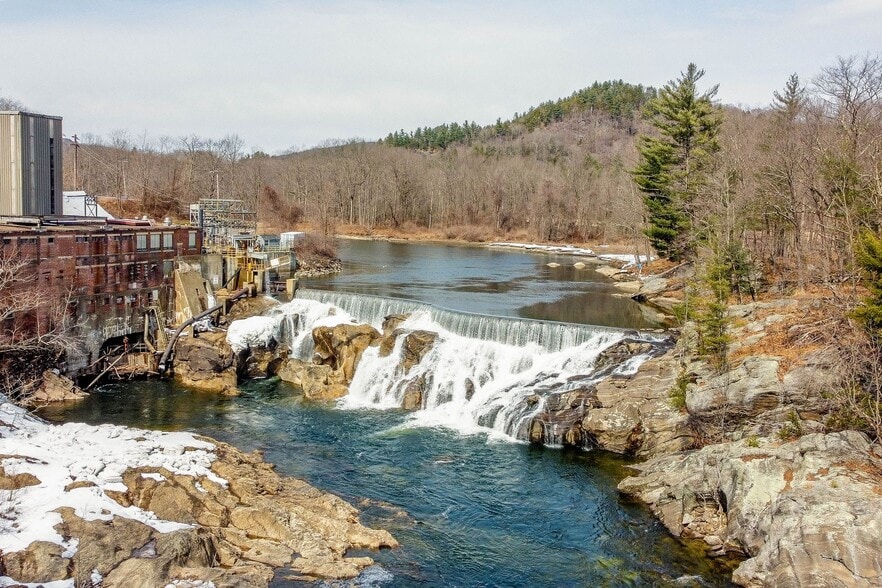 More Photos Of 1190 Huntington Rd, Huntington Manufacturing For Lease