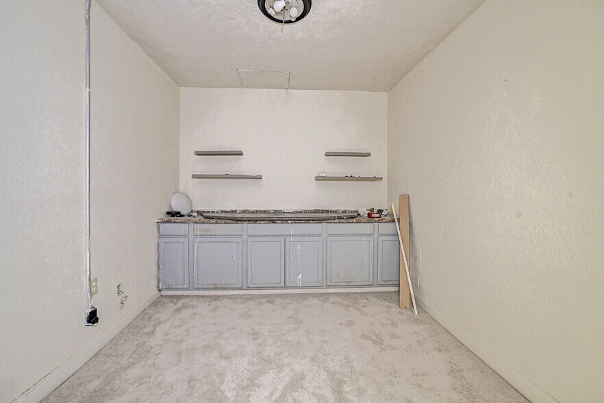 More Photos Of 411 S Kaufman St, Newton Lodge Meeting Hall For Sale