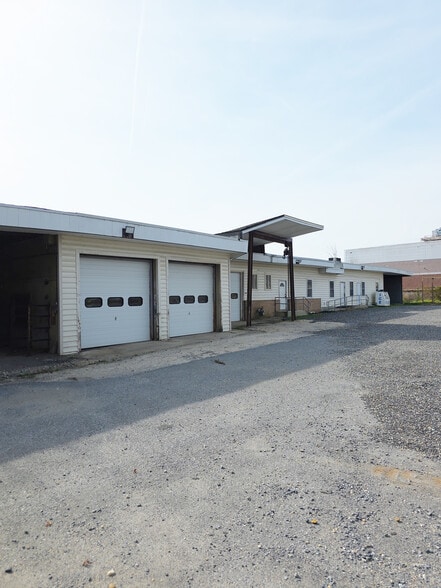 More Photos Of 8422 Ballew Ave, College Park Warehouse For Lease