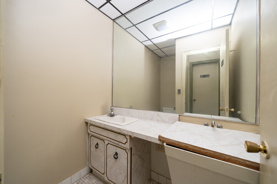 More Photos Of 746 Park Ave, Hoboken Storefront Retail Residential For Lease