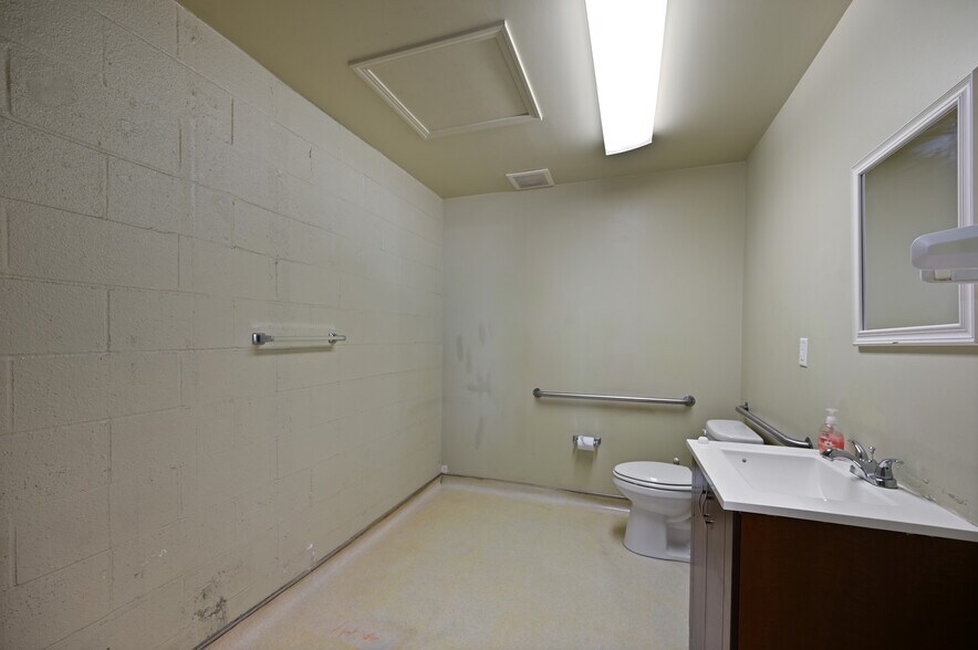 More Photos Of 1101-1105 W San Carlos St, San Jose Freestanding For Lease