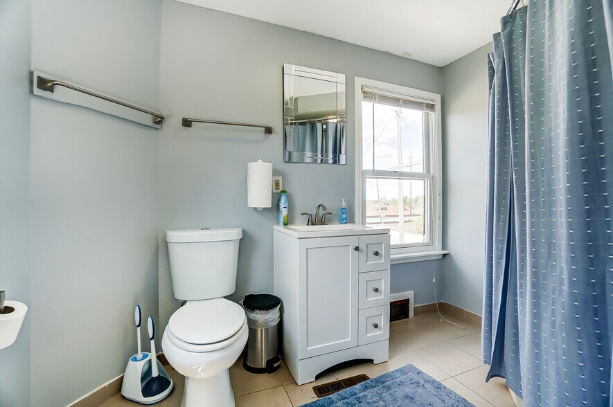 More Photos Of 1550 Lewis Center Rd, Lewis Center Freestanding For Sale