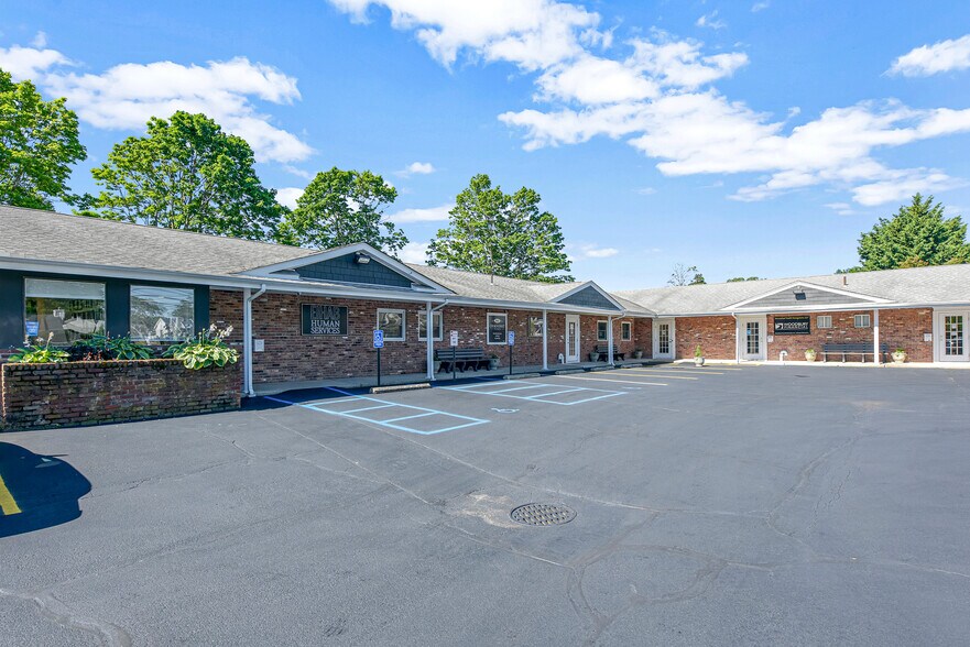 868 Church St, Bohemia, NY 11716 Office For Lease