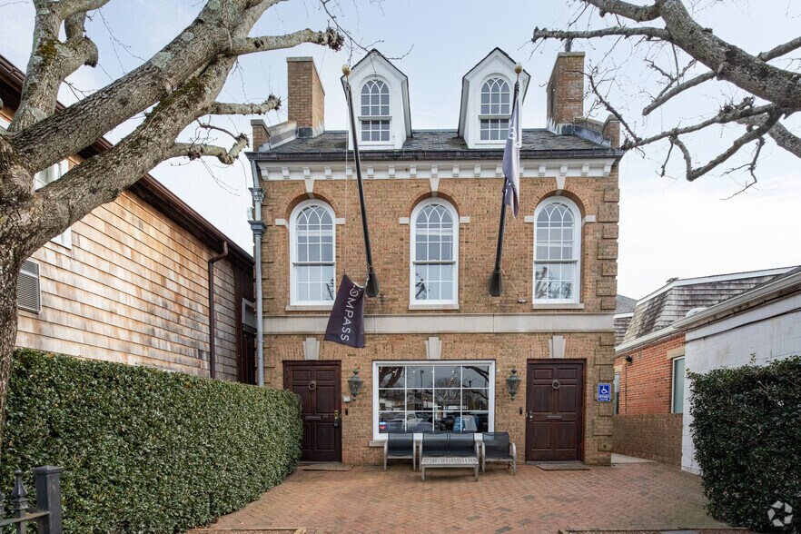 More Photos Of 63 Main St, East Hampton Storefront Retail Residential For Lease