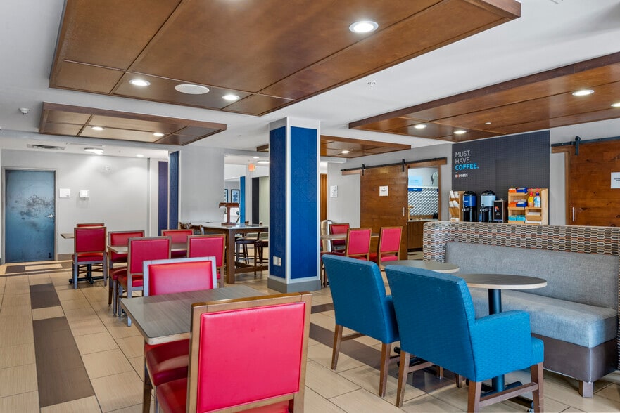 More Photos Of 8405 E 102nd St S, Tulsa Hotel For Sale