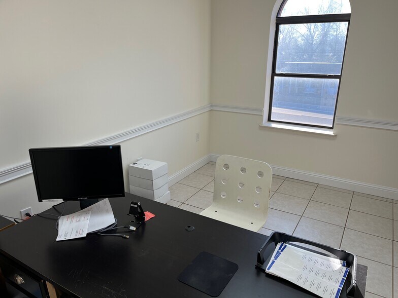 More Photos Of 28 Veterans Memorial Pky, Lanett Office For Lease