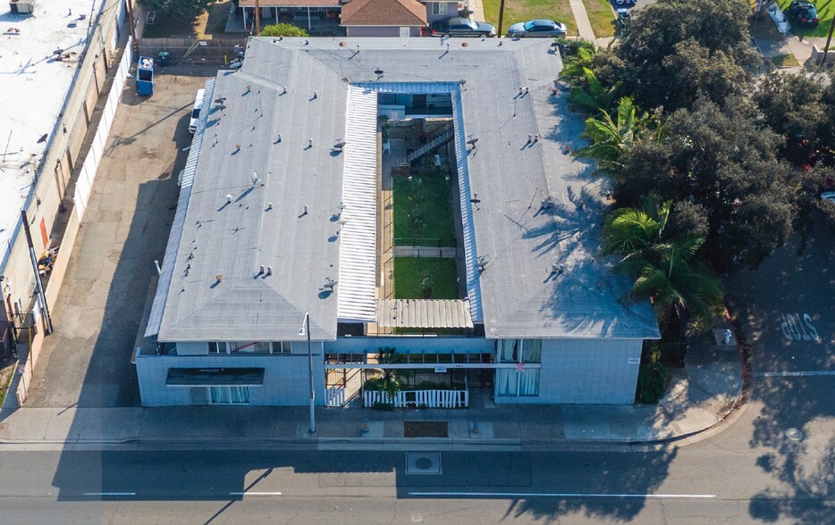 More Photos Of 902 E 17th St, Santa Ana Apartments For Sale